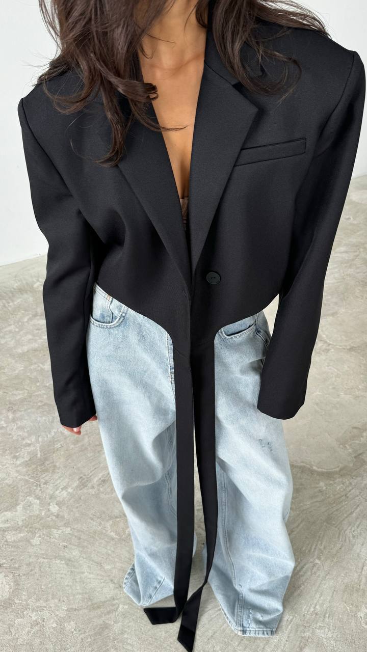 Stylischer schwarz-weißer Blazer