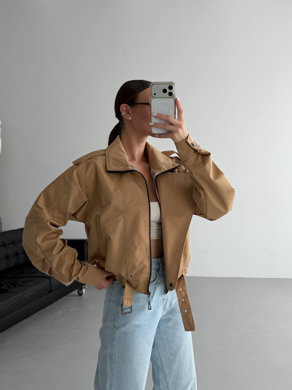 Chic trench corto in colori basic