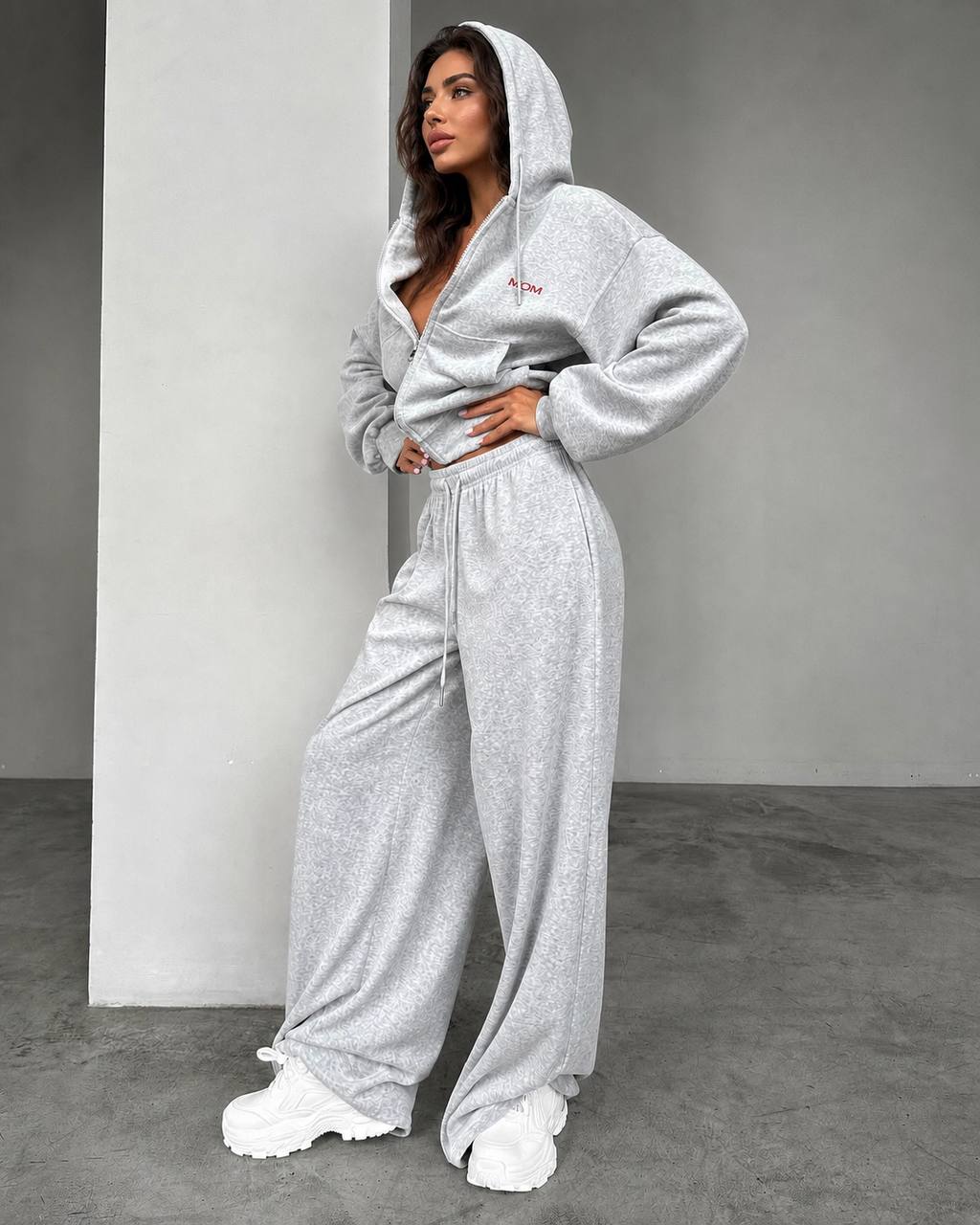 Velvet tracksuit with embroidery