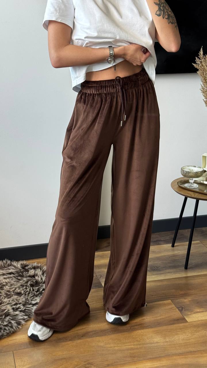 Velvet wide-leg pants for cozy looks