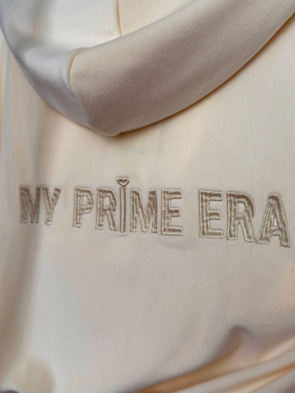 Velvet tracksuit with unique embroidery