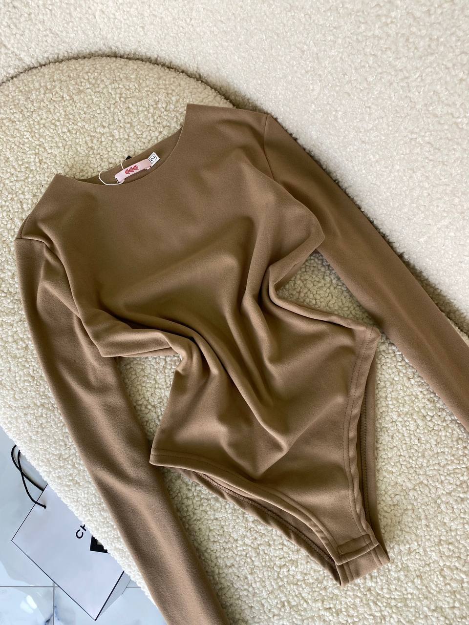 Thermal bodysuit with cutouts for fingers