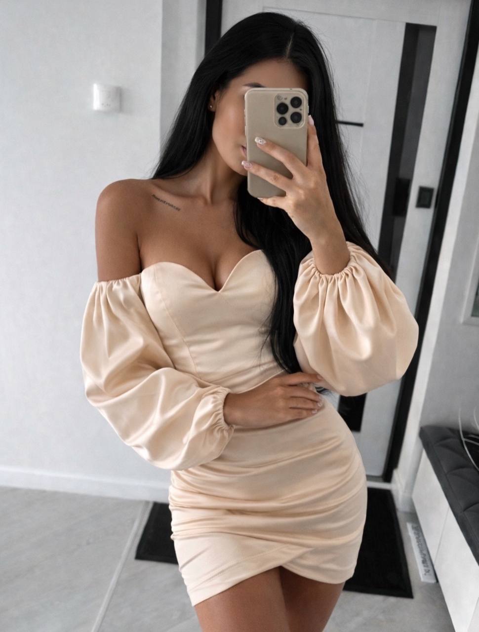 Royal satin dress in black red beige