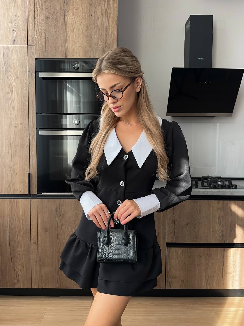 Elegant black dress with cotton blend